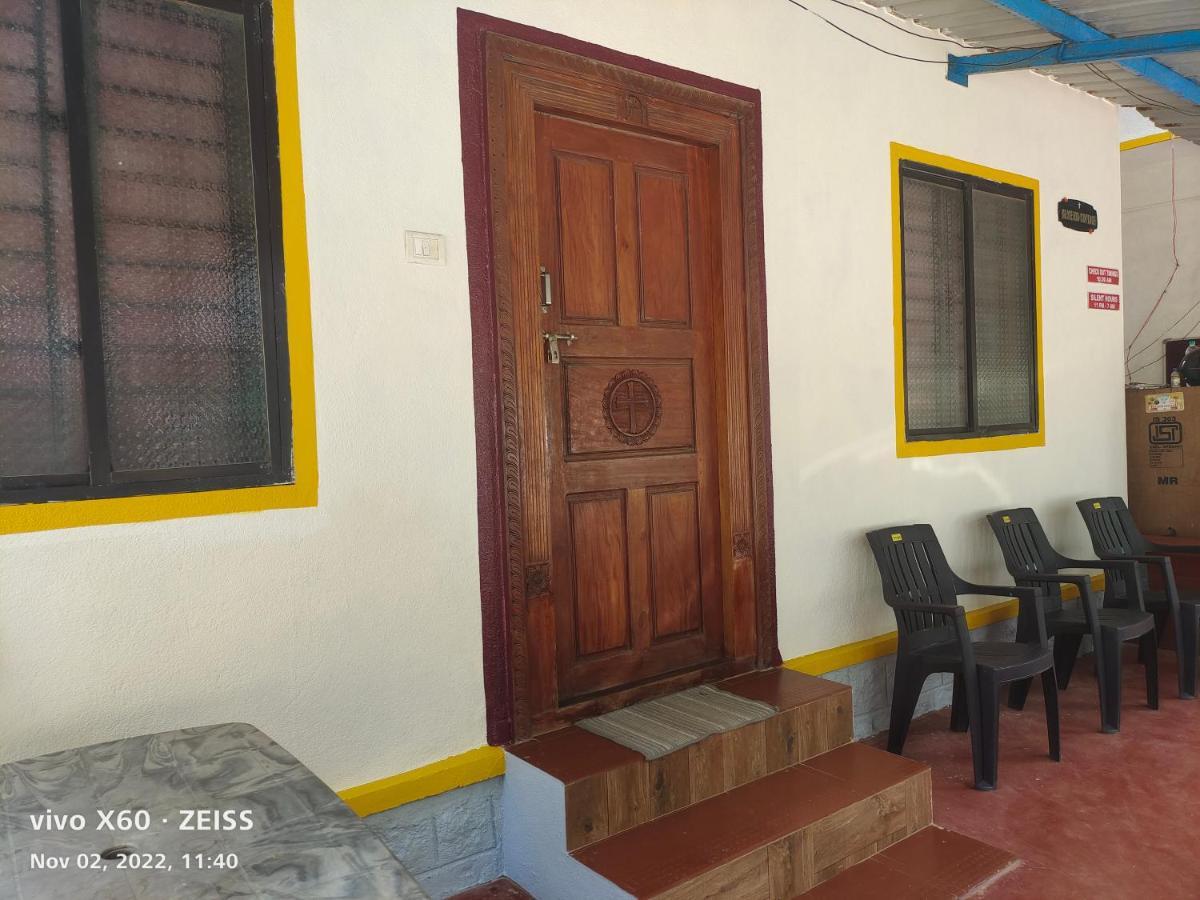 His Grace Sea View Cottages - Private Beach At Malpe أودوبي المظهر الخارجي الصورة